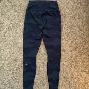 Alo Yoga Camo leggings